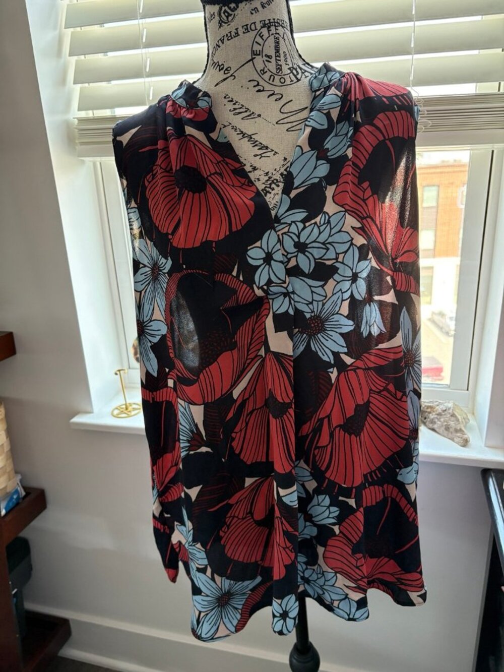 Loft Floral sleeveless V neck top